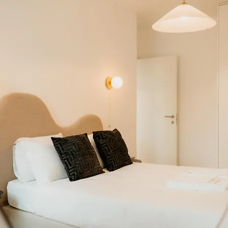 Pink House Beautiful 2 Bedroom Flat In Center Apartment