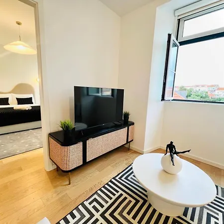 Pink House Beautiful 2 Bedroom Flat In Center Лиссабон