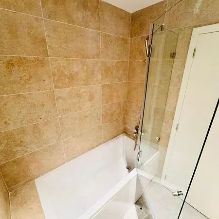 Pink House Beautiful 2 Bedroom Flat In Center Lejlighed