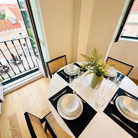 Pink House Beautiful 2 Bedroom Flat In Center