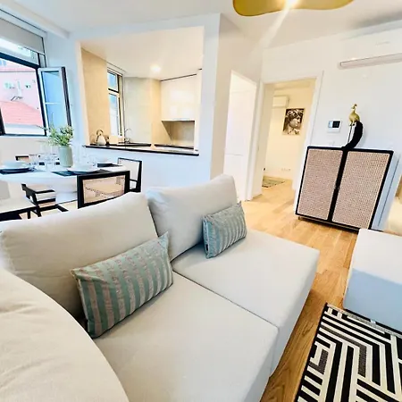 Pink House Beautiful 2 Bedroom Flat In Center