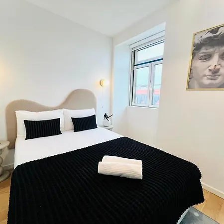 Pink House Beautiful 2 Bedroom Flat In Center Апартаменты Лиссабон