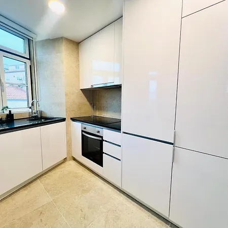 Апартаменты Pink House Beautiful 2 Bedroom Flat In Center Лиссабон