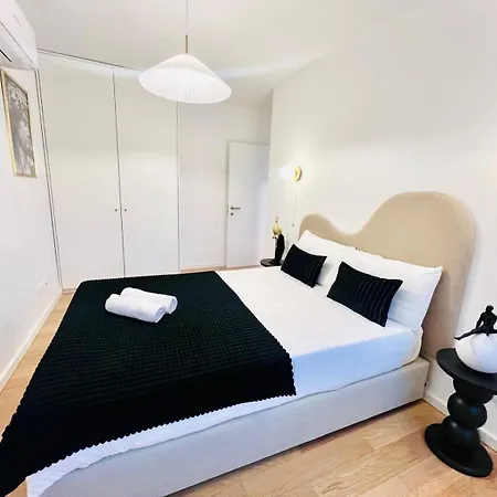 Pink House Beautiful 2 Bedroom Flat In Center