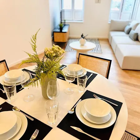 Pink House Beautiful 2 Bedroom Flat In Center Апартаменты Лиссабон