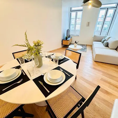 Pink House Beautiful 2 Bedroom Flat In Center