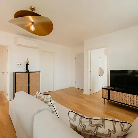 Pink House Beautiful 2 Bedroom Flat In Center *