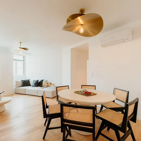 Pink House Beautiful 2 Bedroom Flat In Center