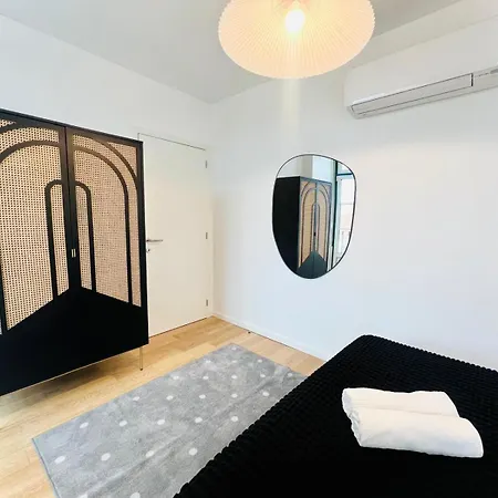 Pink House Beautiful 2 Bedroom Flat In Center