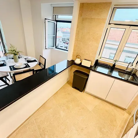 Pink House Beautiful 2 Bedroom Flat In Center Appartement Lissabon
