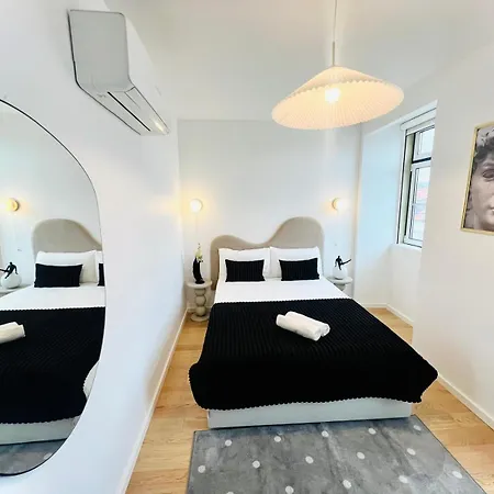 Pink House Beautiful 2 Bedroom Flat In Center Lissabon