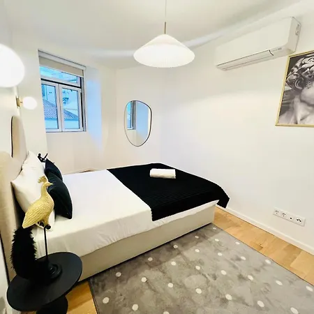 Pink House Beautiful 2 Bedroom Flat In Center Lissabon