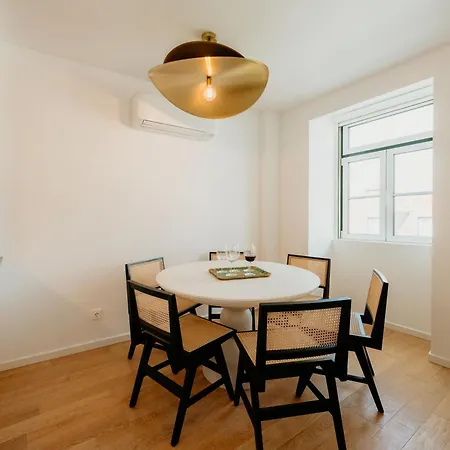 Appartement Pink House Beautiful 2 Bedroom Flat In Center Lissabon